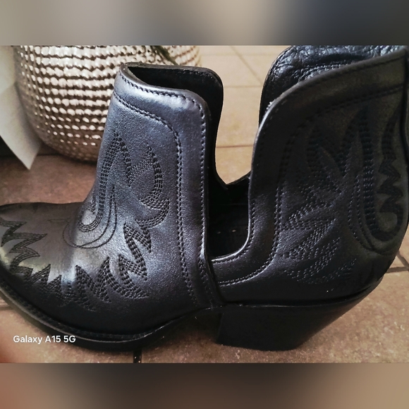 Ariat Dixon Black Leather Ankle Boots, 6.5 EUC - Picture 10 of 16